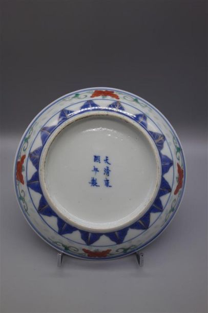 null Ensemble de porcelaine bleu blanc composé de trois raviers, un bol à décor de...