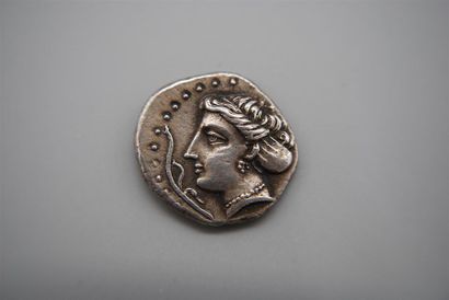 null PAPHLAGONIE-SINOPE
DRACHME EN ARGENT ( 330-300) A/ Tête de SINOPE R/ aigle portant...