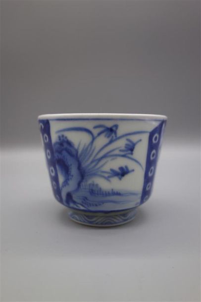 null Coupe en porcelaine bleu blanc, à décor de bambous. 
Japon, Arita, vers 1900
Dim....