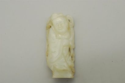 null Pendentif en jade, représentant un personnage. 
Chine, XIXe siècle.
Hauteur...