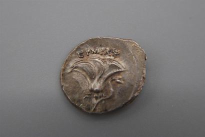 null RHODES 
DRACHME EN ARGENT A/ Tête d HELIOS R/ ROSE avec un bouton : trésor de...