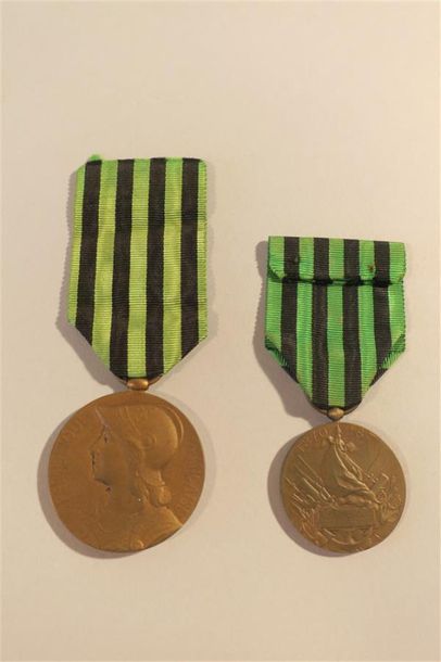 null FRANCE. Médaille commémorative Guerre 1870/1871, 2 modules différents. 