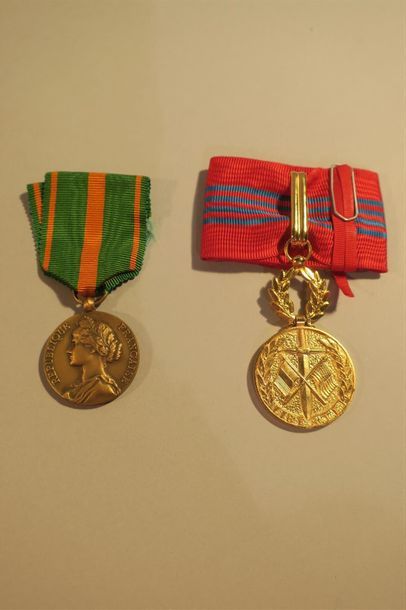 null FRANCE/USA. ORDRE de la LIBERTE, commandeur, médaille des évadé, Croix du mérite...