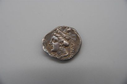 null PAPHLAGONIE - KROMNA
DRACHME EN ARGENT (350-330) A/ Tête laurée de ZEUS R/Tête...