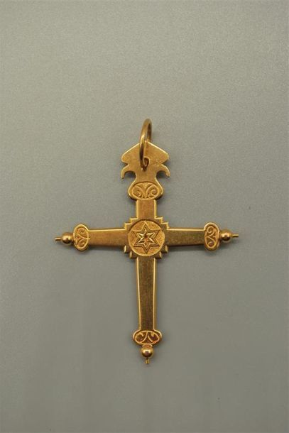 null Grande croix Jeannette savoyarde en or jaune 18K (750/oo) la croisée des bras...