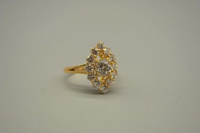 null Bague navette en or jaune 18K (750/oo) centrée d'un diamant taille ancienne...
