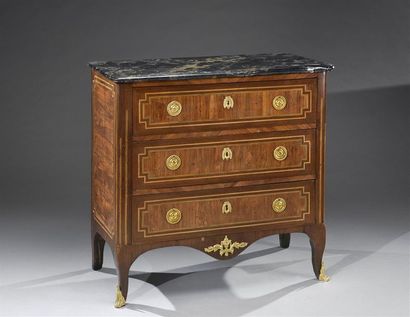 null Commode Louis XVI en bois de placage de rose, amarante et filets composites...