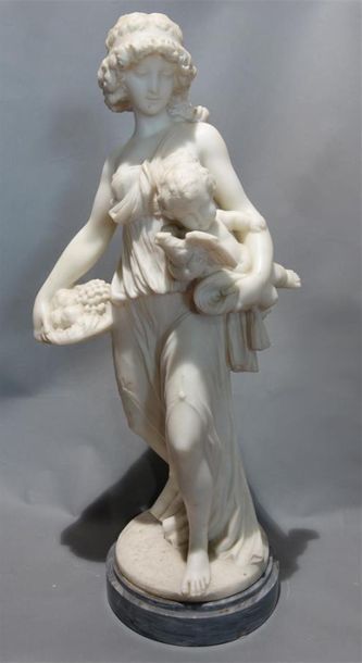 null Clodion, d'après. 
Grande statue en marbre sculpté, représentant une jeune femme...