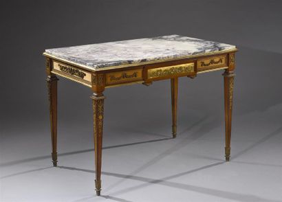 null Table de milieu dans le style Louis XVI en acajou et placage d'acajou, ouvre...