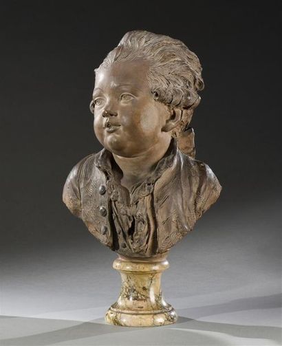 null Buste en terre cuite d'un enfant sur socle en marbre.
XIXème siècle.
H. 48,5...
