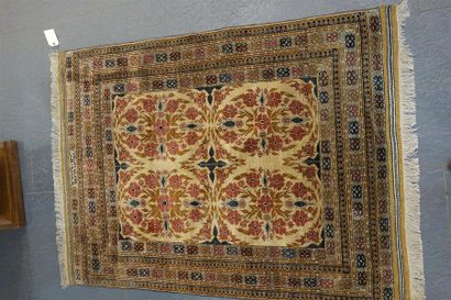 null TAPIS AFGHAN CHAINE ET VELOURS SOIE 2IEME MOITIE XX°
TRADUCTION :"KABOUL AFGHANISTAN...