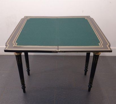 null Table de jeu Napoléon III en bois noirci et laiton découpé et nacre, plateau...