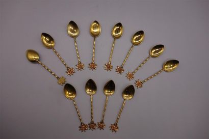 null AUGIS. Amusante suite de 12 CUILLERs à moka en métal doré à décor d'edelweiss....
