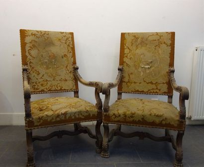 null Deux sièges de style Louis XIII.