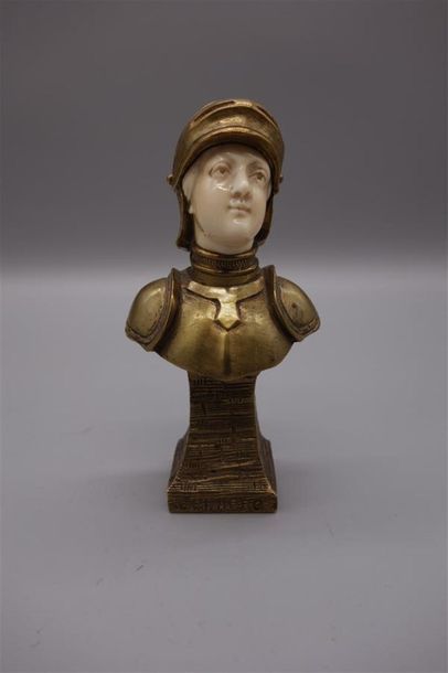 null Eugène BERNOUD (XIX-XX). Jeanne d'Arc. Sculpture chryséléphantine.