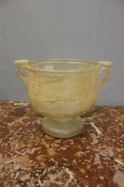 null Vase antique ? en verre irisé. 