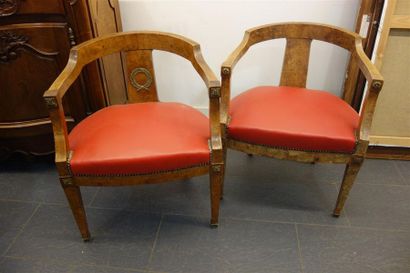 Deux fauteuils de style Empire, garniture...
