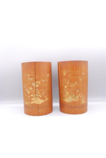 null Paire de portes-pinceaux cylindrique en bambou à décor finement sculpté en léger...