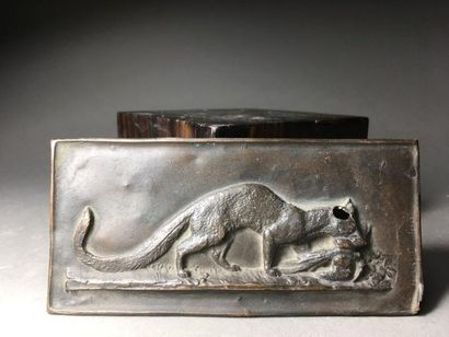 null Scène animalière Bas relief en cuivre Porte un cachet BARYE 1831 Manques