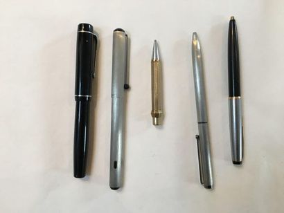 null MONT-BLANC Ensemble comprenant un stylo plume, un feutre, deux rollers et un...