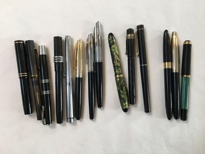 null Ensemble de 14 stylos plumes, de marques diverses. Dont un stylo LE MERLE BLANC...
