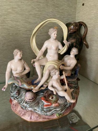 null Groupe figurant Vénus En porcelaine polychrome Paris XIXème siècle