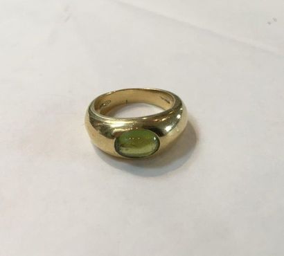 null TIFFANY & Co Bague en or jaune 750/00 ornée d un peridot en cabochon PB: 8....