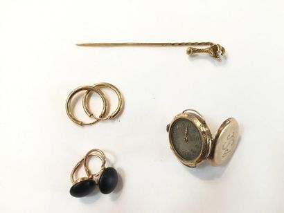 null Lot en or 750/00 et 585/00: Deux paires de boucles d oreilles: -Créoles en or...