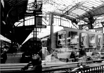 ALEXANDRE TRAUNER (1906-1993) Gare de l'Est, Paris, 1946
6 épreuves argentiques d'époque...