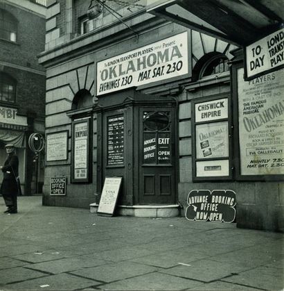 ALEXANDRE TRAUNER (1906-1993) Cheswick Empire, théâtre de Londres, 1936
5 épreuves...