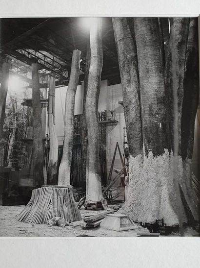 ALEXANDRE TRAUNER (1906-1993) Construction de la forêt, tournage de Juliette ou la...