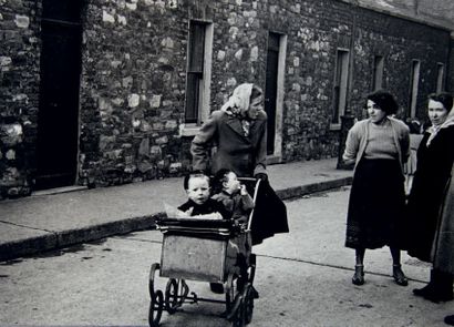 ALEXANDRE TRAUNER (1906-1993) Les Mères de Dublin, 1952
Épreuve d'exposition, tirage...