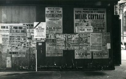 ALEXANDRE TRAUNER (1906-1993) Affiches sur les murs de Paris, vers 1960
6 épreuves...