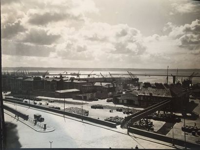 null Documentation Alexandre Trauner
Vues du port de Brest, 1937
Dossier avec 9 épreuves...