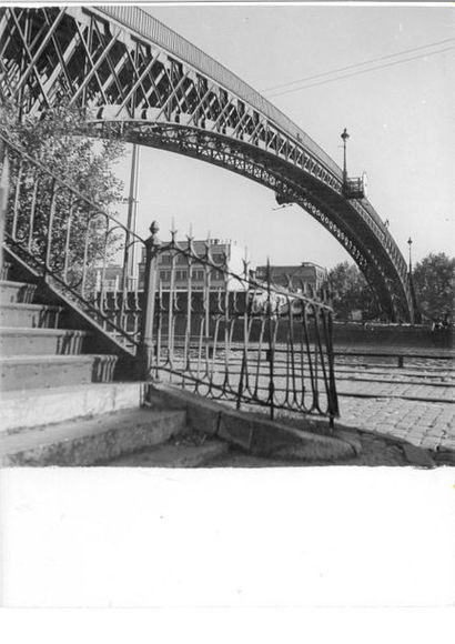 ALEXANDRE TRAUNER (1906-1993) Canal Saint-Martin et passerelle de la Villette, Repérages...