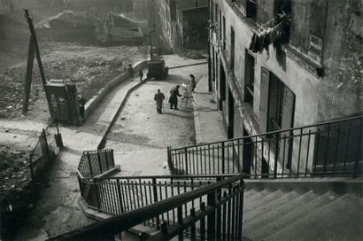 ALEXANDRE TRAUNER (1906-1993) L'escalier de la rue Vilin, Paris, 1938
Épreuve argentique...