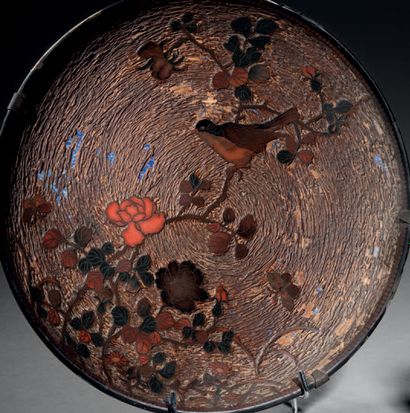Taxile DOAT (1851-1938) 
Moineau dans les roses
Assiette circulaire en céramique...