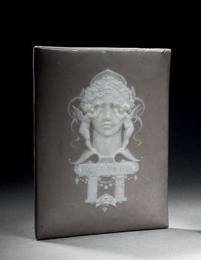 Taxile DOAT (1851-1938) 
Poudre aux yeux
Plaque rectangulaire en porcelaine dure...
