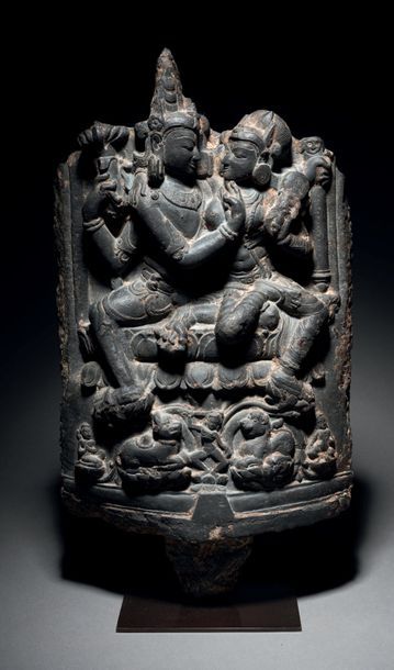 Inde du nord-est 
Epoque Pala, XIe - XIIe siècle Stèle en pierre noire représentant...