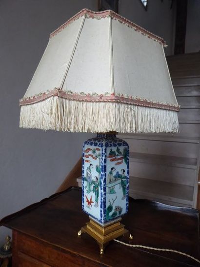 null Paire de lampes en porcelaine de la Chine (accidentées)