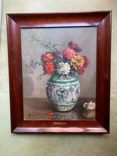 Raymond Woog (1875-1949) 
Composition au vase fleuri
Huile sur toile Monogrammée...