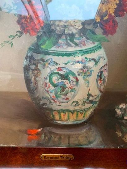 Raymond Woog (1875-1949) 
Composition au vase fleuri
Huile sur toile Monogrammée...