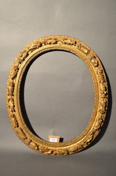 null OVAL FRAME in carved and gilded wood decorated with laurel
bundles Louis XIII...