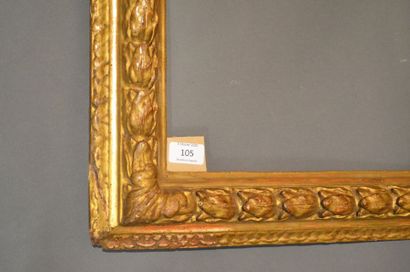 null FRAME in carved and gilded walnut with laurel
packets from Provence, 17th century
47,2...