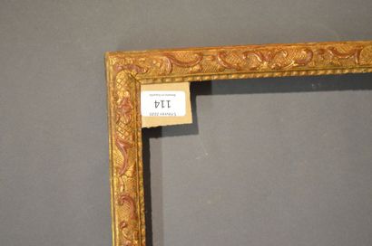 null BAGUETTE en noyer sculpté et doré à décor Bérain
Époque Louis XIV 32,7 x 39,5...