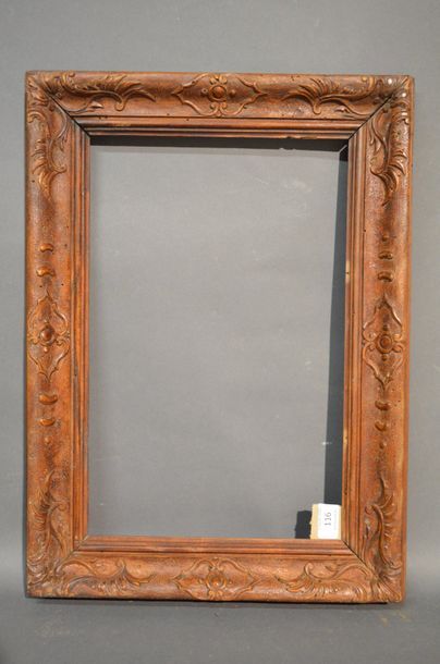 null FRAME in walnut carved with scrolls in the corners Northern
Italy, 18th century
(small...