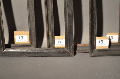 null QUATRE BAGUETTES en bois mouluré et noirci
XIXe siècle
18,5 x 24,3 cm - Profil:...