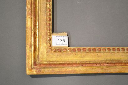 null BAGUETTE en bois sculpté et doré à décor de perles à la vue
Époque Louis XVI...