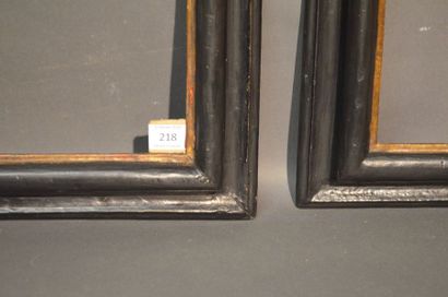 null Pair of blackened molded wood frames with reversed profile, gilded at the sight
Italy,...