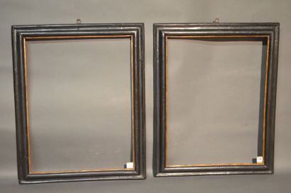 null Pair of blackened molded wood frames with reversed profile, gilded at the sight
Italy,...